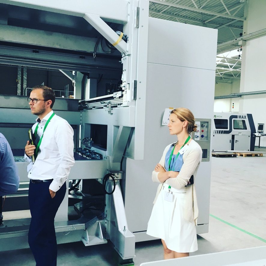 Industriell anläggning för additiv tillverkning med representanter från Thürmer